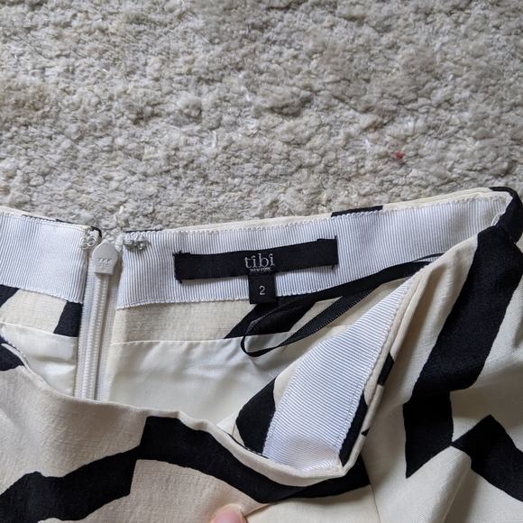 Black and white patterned Tibi mini skirt size 2 - Picture 3 of 5